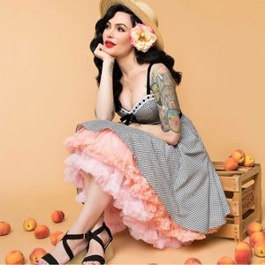 SOLD. 1X Belle Dress